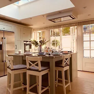 The Midsummer Common - Modern & Spacious 2bdr House With Garden Apartment
